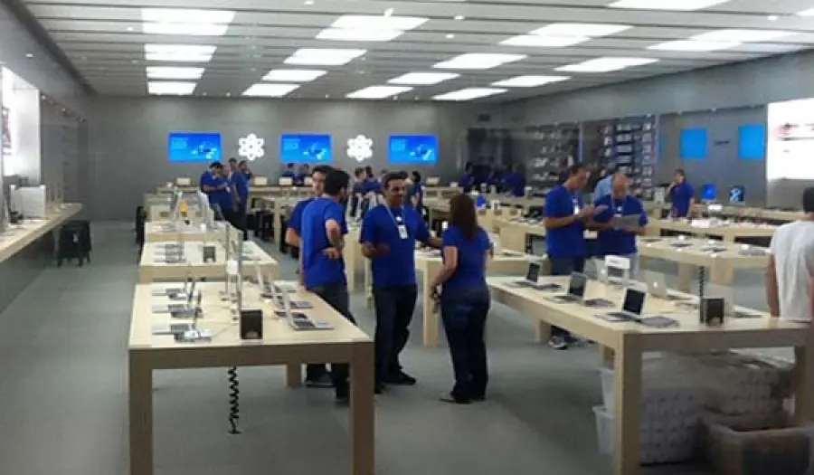 Tim Cook a Napoli per l'iOS Developer Academy di Apple