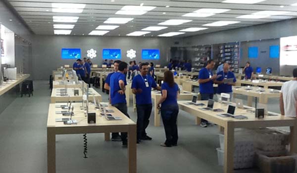 Tim Cook a Napoli per l'iOS Developer Academy di Apple