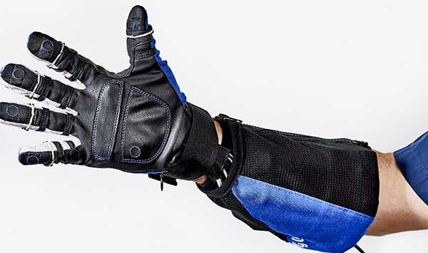 RoboGlove, il superguanto di General Motors e NASA
