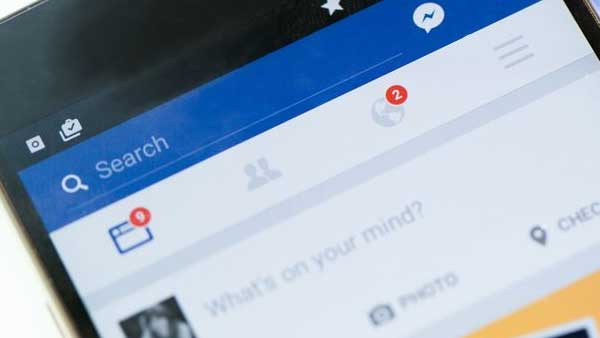 Multilingual Composer, nuova funzione di Facebook per creare post multilingua
