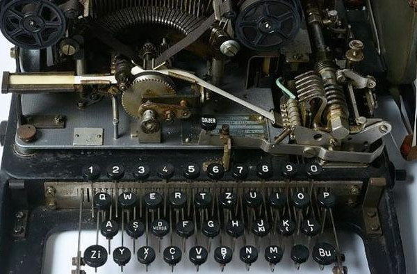 Compra per 12 euro su eBay la codificatrice personale di Adolf Hitler