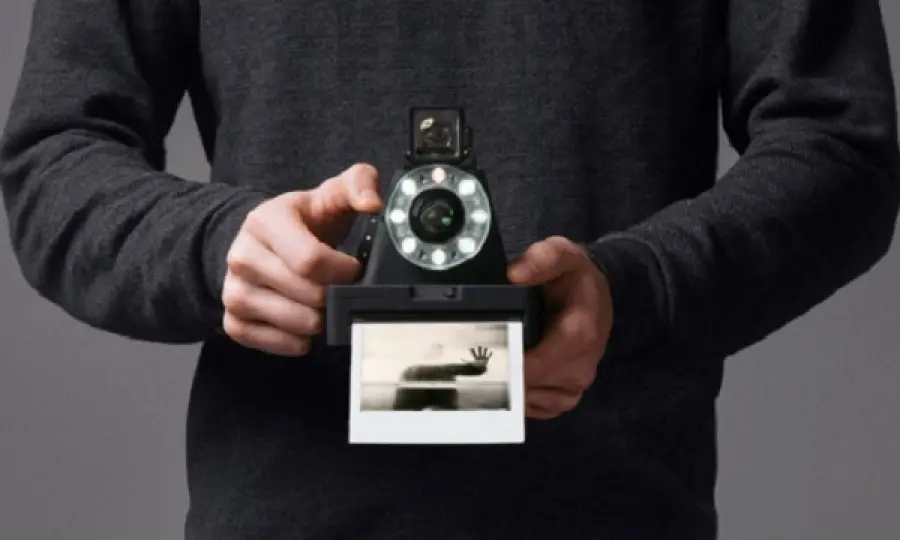 Nuova fotocamera Impossible l-1, l'evoluzione della Polaroid