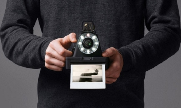 Nuova fotocamera Impossible l-1, l'evoluzione della Polaroid