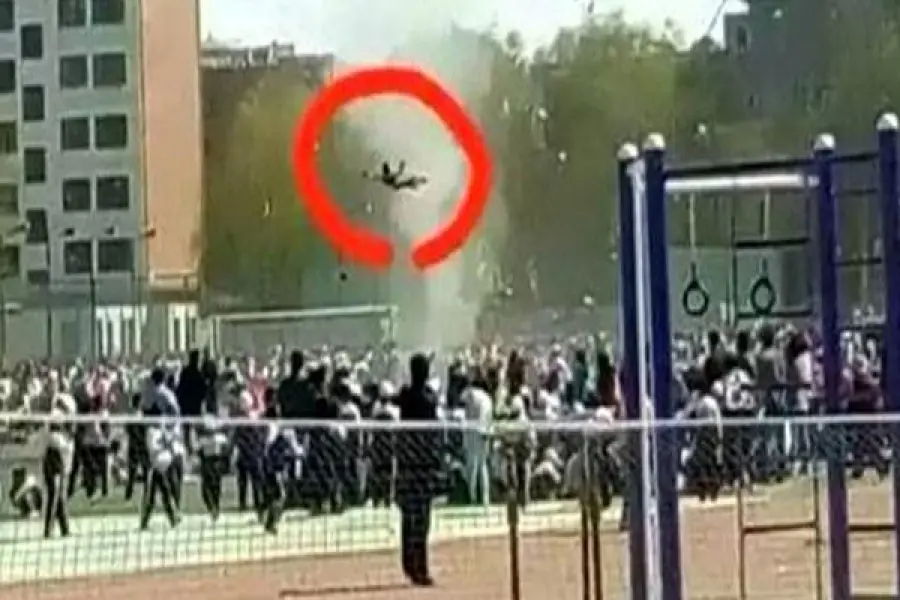 Cina il tornado vicino una scuola, una bimba vola in aria