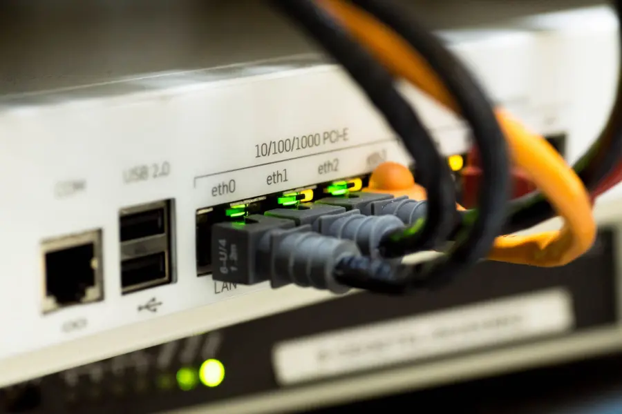Differenza fibra e ADSL: come scegliere nel 2026