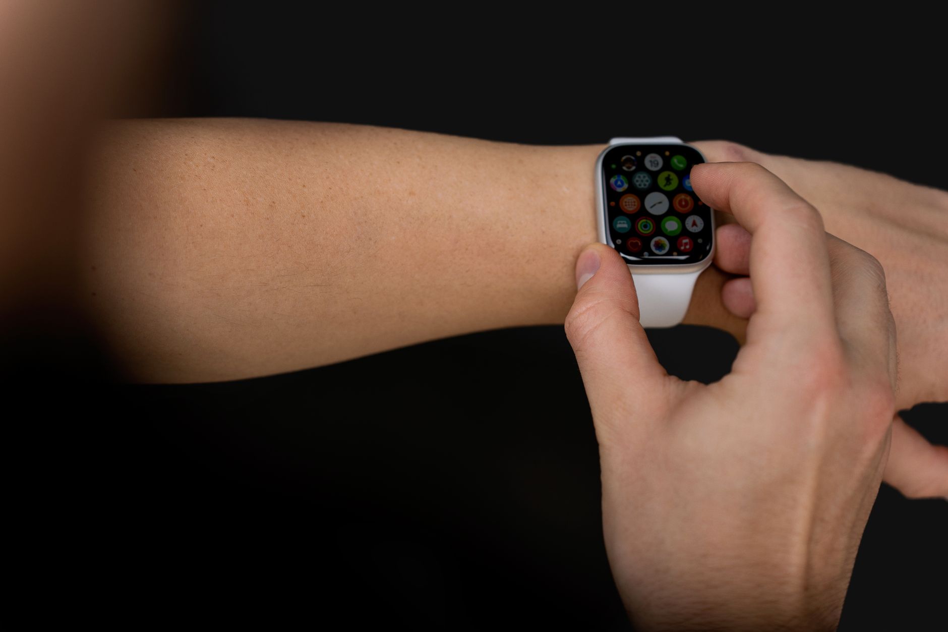 Come funziona uno smartwatch: guida tecnica 2026