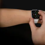 Come funziona uno smartwatch: guida tecnica 2026