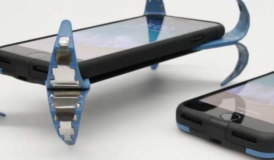 Smartphone, brevettata una cover che fa da airbag