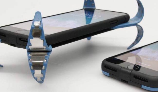 Smartphone, brevettata una cover che fa da airbag