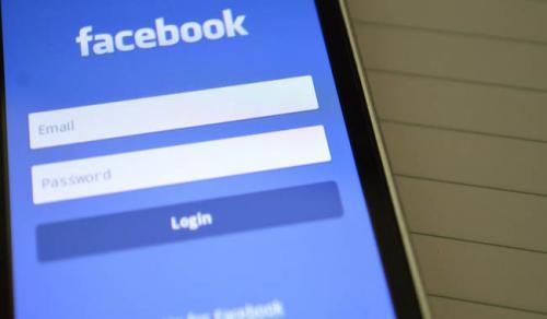 Facebook viola nuovamente i dati degli utenti chiedendoli alle banche